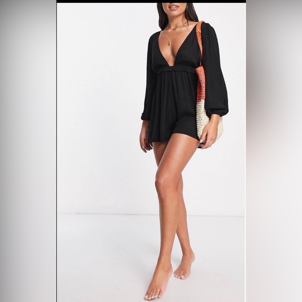 Black low back long sleeves romper• size 14 •